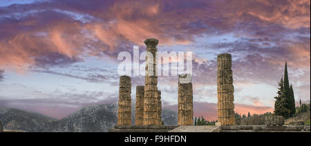 Il Tempio di Apollo nel sito archeologico di Delfi nella regione Grecia FOCHIDA, GRECIA CENTRALE Foto Stock