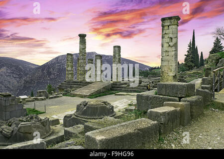 Il Tempio di Apollo nel sito archeologico di Delfi nella regione Grecia FOCHIDA, GRECIA CENTRALE Foto Stock
