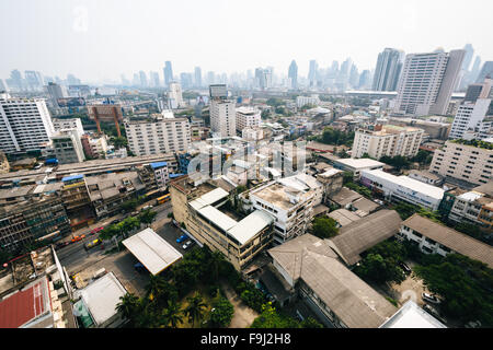Vista nebuloso del distretto Ratchathewi, a Bangkok, in Thailandia. Foto Stock
