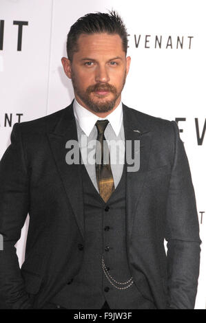 Los Angeles, California, USA. Xvi Dec, 2015. 16 dic 2015 - Los Angeles California USA - attore TOM HARDY al 'L' Revenant Hollywood Premiere tenutasi presso la leva TCL Chinese Theatre di Los Angeles CA. Credito: Paolo Fenton/ZUMA filo/Alamy Live News Foto Stock