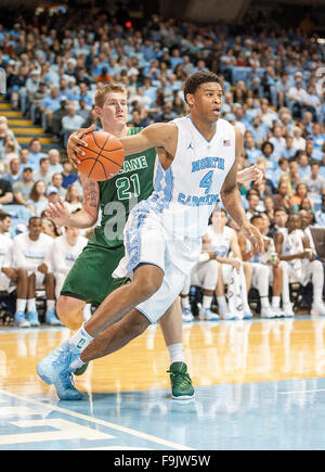 Dic. 16, 2015 - Chapel Hill, North Carolina; U.S. - Carolina Tarheels (4) Isaia HICKS come l'università di North Carolina Tarheels sconfiggere la Tulane Onda Verde con un punteggio finale di 96 - 72 come hanno giocato mens college basketball presso il Dean Smith Center situato a Chapel Hill. Copyright 2015 Jason Moore. © Jason Moore/ZUMA filo/Alamy Live News Foto Stock