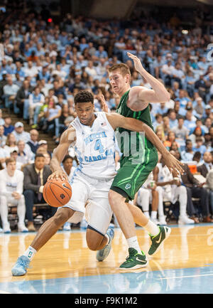 Dic. 16, 2015 - Chapel Hill, North Carolina; U.S. - Carolina Tarheels (4) Isaia HICKS come l'università di North Carolina Tarheels sconfiggere la Tulane Onda Verde con un punteggio finale di 96 - 72 come hanno giocato mens college basketball presso il Dean Smith Center situato a Chapel Hill. Copyright 2015 Jason Moore. © Jason Moore/ZUMA filo/Alamy Live News Foto Stock