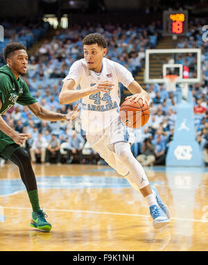 Dic. 16, 2015 - Chapel Hill, North Carolina; U.S. - Carolina Tarheels (44) JUSTIN JACKSON come l'università di North Carolina Tarheels sconfiggere la Tulane Onda Verde con un punteggio finale di 96 - 72 come hanno giocato mens college basketball presso il Dean Smith Center situato a Chapel Hill. Copyright 2015 Jason Moore. © Jason Moore/ZUMA filo/Alamy Live News Foto Stock