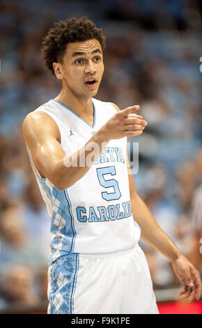 Dic. 16, 2015 - Chapel Hill, North Carolina; U.S. - Carolina Tarheels (5) MARCUS PAIGE come l'università di North Carolina Tarheels sconfiggere la Tulane Onda Verde con un punteggio finale di 96 - 72 come hanno giocato mens college basketball presso il Dean Smith Center situato a Chapel Hill. Copyright 2015 Jason Moore. © Jason Moore/ZUMA filo/Alamy Live News Foto Stock