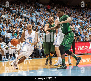 Dic. 16, 2015 - Chapel Hill, North Carolina; U.S. - Carolina Tarheels (0) NATE BRITT come l'università di North Carolina Tarheels sconfiggere la Tulane Onda Verde con un punteggio finale di 96 - 72 come hanno giocato mens college basketball presso il Dean Smith Center situato a Chapel Hill. Copyright 2015 Jason Moore. © Jason Moore/ZUMA filo/Alamy Live News Foto Stock