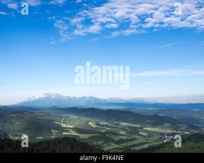 Panorama dei Monti Tatra da montagne Pieniny (Polonia) Foto Stock