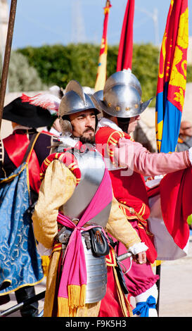 In guardia Parade in città Birgu (Vittoriosa), Rievocazione raffigura l'ispezione del San Giovanni Cavalier Foto Stock