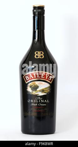 Una bottiglia di Baileys original Irish cream Foto Stock