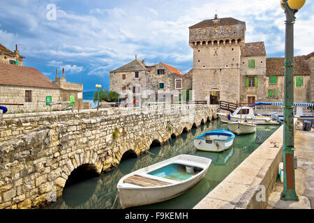 Kastel Gomilica storica isola vicino a Spalato, Dalmazia, Croazia Foto Stock