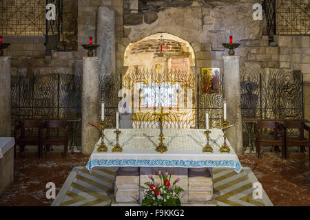 Il santuario interiore della Basilica dell'Annunciazione a Nazareth, Israele, Medio Oriente. Foto Stock