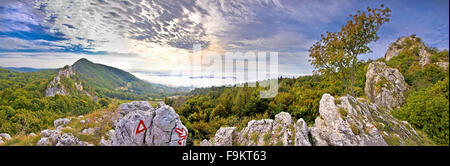 Kalnik fortezza di montagna ruderi e la natura vista panoramica, Croazia Foto Stock