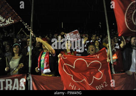 Brighton Regno Unito 16 Dicembre 2015 - i tifosi di calcio in FA Cup il 2° Round replay match tra Whitehawk e Dagenham e Redbridge presso la massa racchiusa in Brighton Foto Stock