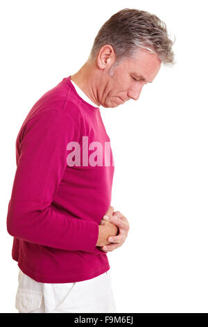 Uomo con mal di pancia tenendo la sua dolori di stomaco Foto Stock