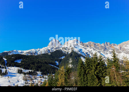 Paesaggio Di Inverno in Austria Alpi, Neve sole e nevoso inverno scena Foto Stock