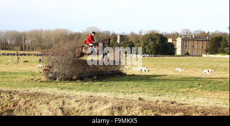 26.12.2012. Prestwold, Leicestershire, Inghilterra. Il Quorn caccia al loro tradizionale Boxing Day Meeting al Prestwold Hall, Leicestershire, Regno Unito. Foto Stock