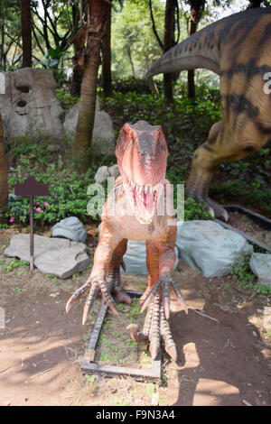 Tyrannosaurus rex - dinosauro nella foresta Foto Stock