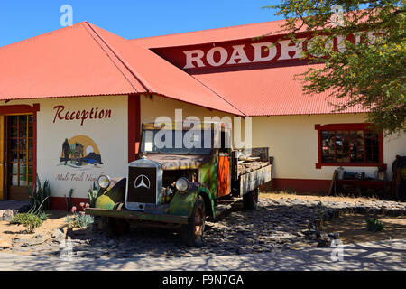 Vecchio carrello al Canyon Roadhouse vicino il Fish River Canyon, Namibia Foto Stock