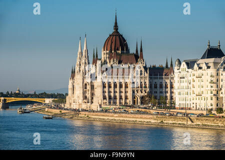 Parlamento ungherese edificio sulle rive del Danubio, Budapest, Ungheria Foto Stock