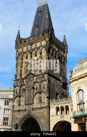 La vecchia torre di polvere e a Praga, Repubblica Ceca Foto Stock