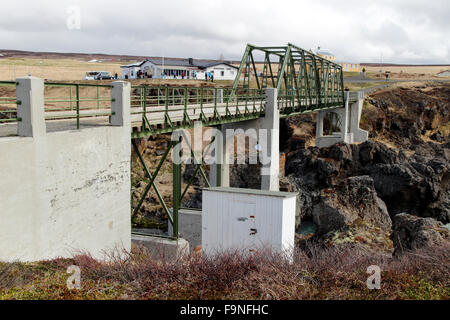 Ponte sul fiume Skjálfandafljót al bivio per la cascata Goðafoss Nord dell'Islanda Foto Stock