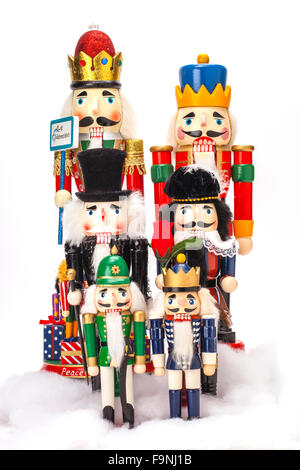 Figurina tradizionale Natale schiaccianoci isolato su bianco Foto Stock