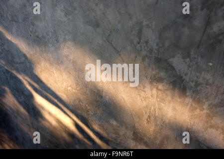 La consistenza del calcestruzzo Cemento con illuminazione Foto Stock