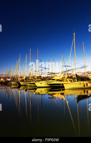 Barche in Antibes in Francia Foto Stock