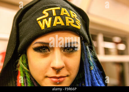 Ragazza con iscrizione Star Wars, ventilatore, Praga, Repubblica Ceca Foto Stock