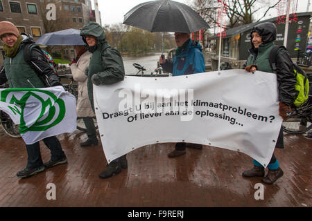 Diverse migliaia di manifestanti hanno dimostrato oggi (29 nov 2015) di Amsterdam contro l'attuale politica in materia di clima. La prossima settimana il clima internazionale inizia al vertice di Parigi. Foto Stock