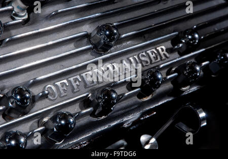 Hot rodded testa piatta Ford motore V8 con periodo corretta teste Offenhauser, nello stile di una 40s 'asta Foto Stock