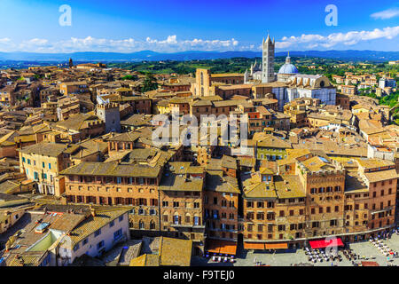 Siena, Italia. La città medievale di Siena nel sud della Toscana, Italia Foto Stock