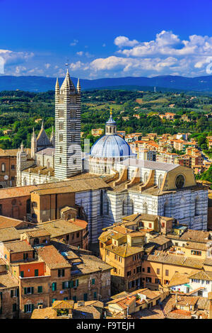 Siena, Italia. La città medievale di Siena nel sud della Toscana, Italia Foto Stock