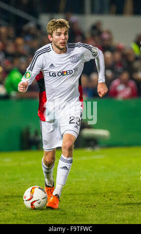 Unterhaching, Germania. 15 Dic, 2015. Leverkusen's Christoph Kramer in azione durante il match tra SpVgg Unterhaching vs Bayer Leverkusen in tedesco di calcio coppa DFB Ottavo di finale nel Alpenbauer Sportpark di Unterhaching, Germania, 15 dicembre 2015. Foto: Marc Mueller/dpa/Alamy Live News Foto Stock