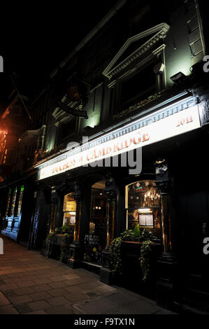 La duchessa di Cambridge pub di notte in Windsor Berkshire REGNO UNITO Foto Stock