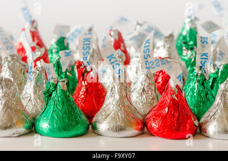 American Hershey's baci, cioccolato al latte candy in confezioni natalizie. Foto Stock