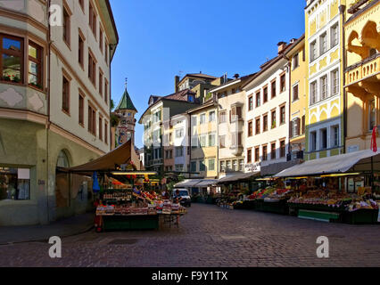 Bolzano Obstmarkt - Bolzano mercato della frutta 01 Foto Stock