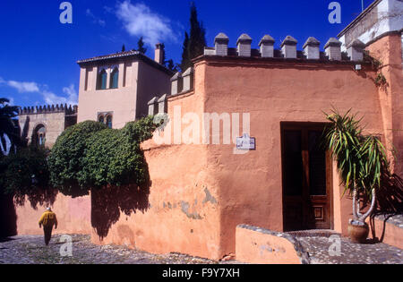 Facciata del Carmen de la Media Luna, Cuesta de San Gregorio. Albaicin trimestre, Granada, Andalusia, Spagna Foto Stock