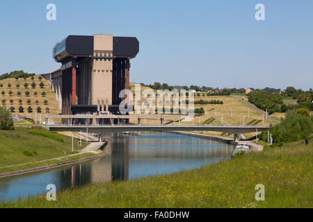 Strepy-Thieu boat lift sul nuovo Canal du Centre, Belgio Foto Stock