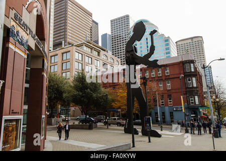 Uomo di piantaggio esterno il Seattle Art Museum, 1° Avenue, Seattle Washington STATI UNITI D'AMERICA Foto Stock