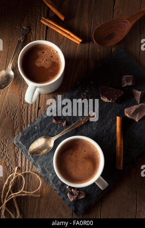 In casa europea di bere cioccolata pronta da bere Foto Stock