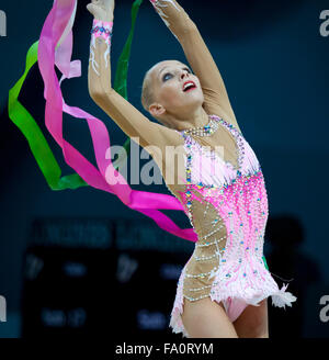 Kiev, Ucraina - 29 agosto 2013: Yana Kudryavtseva della Russia esegue durante la trentaduesima ginnastica ritmica Campionato Mondiale su Augu Foto Stock