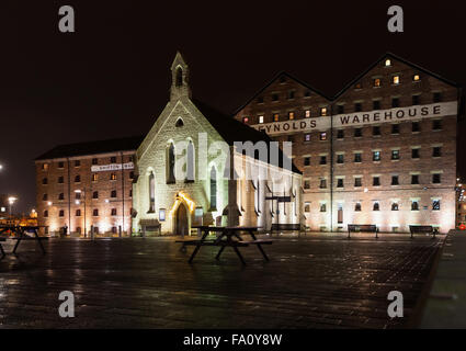 Mariners Chiesa, Gloucester Docks di notte. Foto Stock