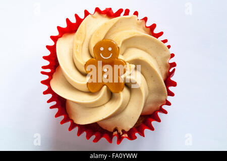 Tesco gingerbread cupcake isolati su sfondo bianco Foto Stock