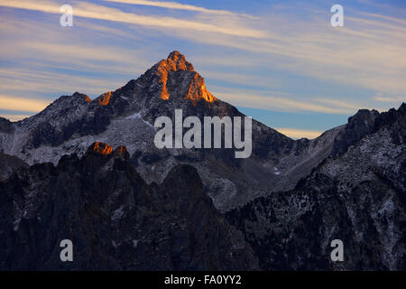 Peguera picco in Aiguestortes i Estany de Sant Maurici National Park, Pirenei, Catalogna, Spagna Foto Stock