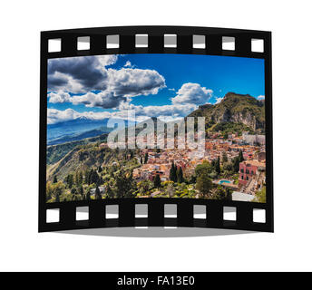 Vista sulla città di Taormina, Monte Tauro e il Monte Etna, Provincia di Messina, Sicilia, Italia, Europa Foto Stock