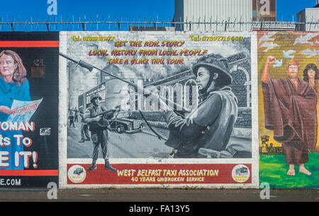 Parte occidentale di Belfast Taxi murale di associazione nella parte occidentale di Belfast pubblicità tour politico della zona Foto Stock