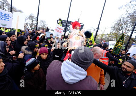 I musulmani sciiti arbaeen annuale processione London Dec 2015 Foto Stock