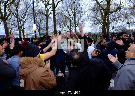 I musulmani sciiti arbaeen annuale processione London Dec 2015 Foto Stock