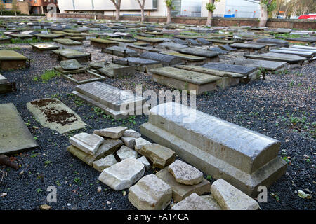 Beth Chaim Novo (Nuevo) sefarditi cimitero ebraico, Mile End Road, Londra, Regno Unito. Foto Stock