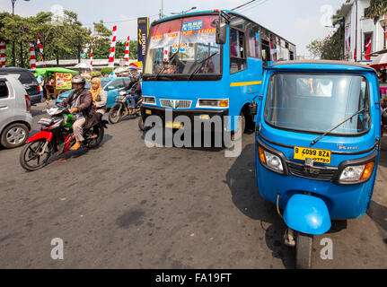 Traffico, Batavia e storico centro di Jakarta, West Java, Java, Indonesia Foto Stock